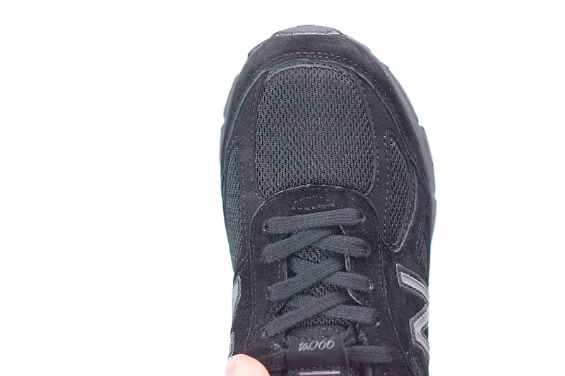 NEW BALANCE M990BB4