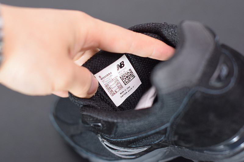 NEW BALANCE M990BB4