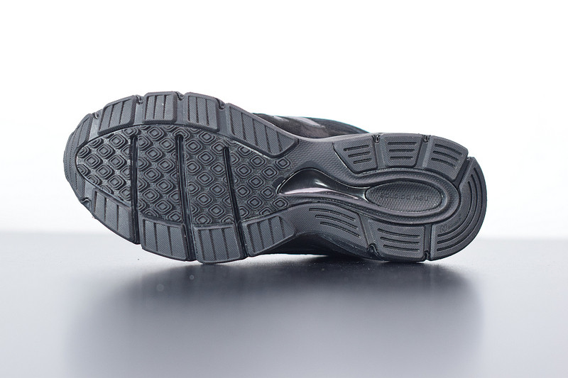 NEW BALANCE M990BB4