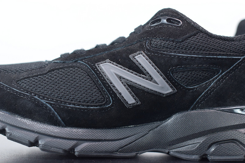 NEW BALANCE M990BB4