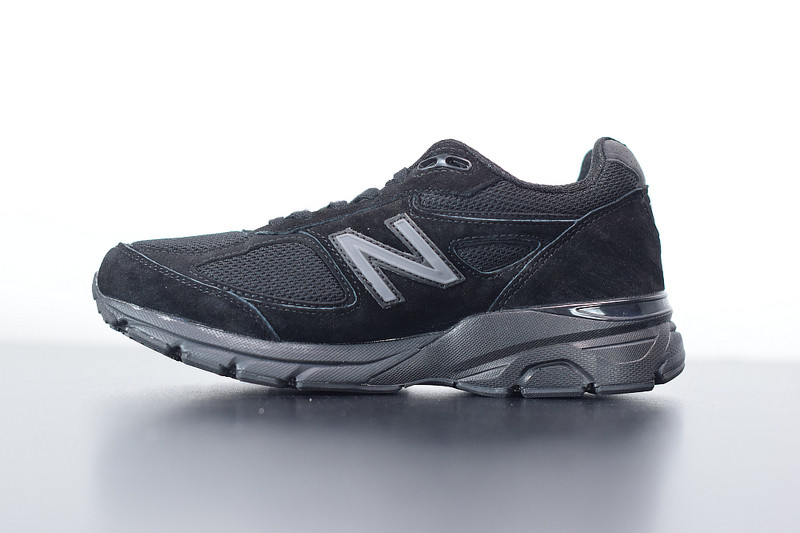 NEW BALANCE M990BB4