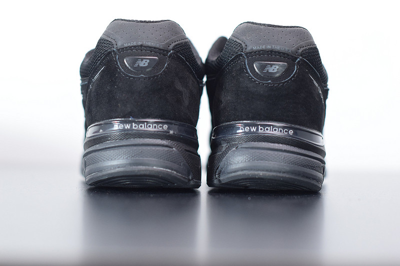 NEW BALANCE M990BB4