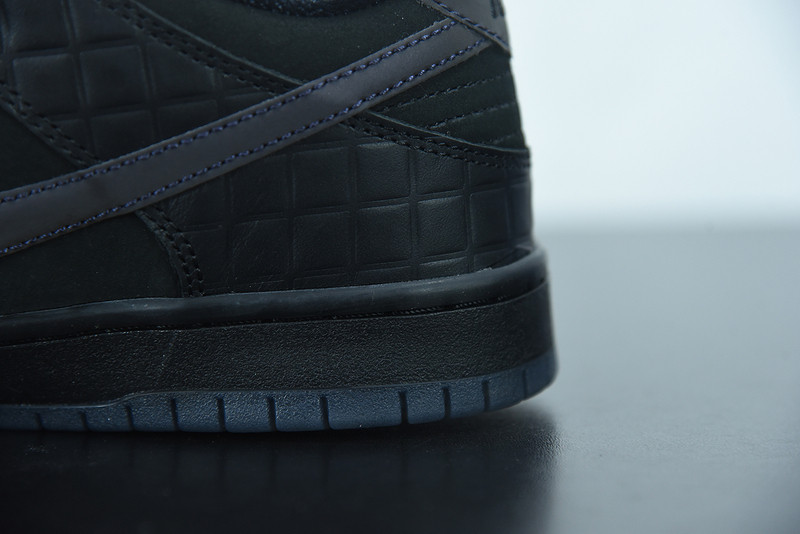 FAMILIA X NIKE SB DUNK LOW FIRST AVENUE DJ1159-001