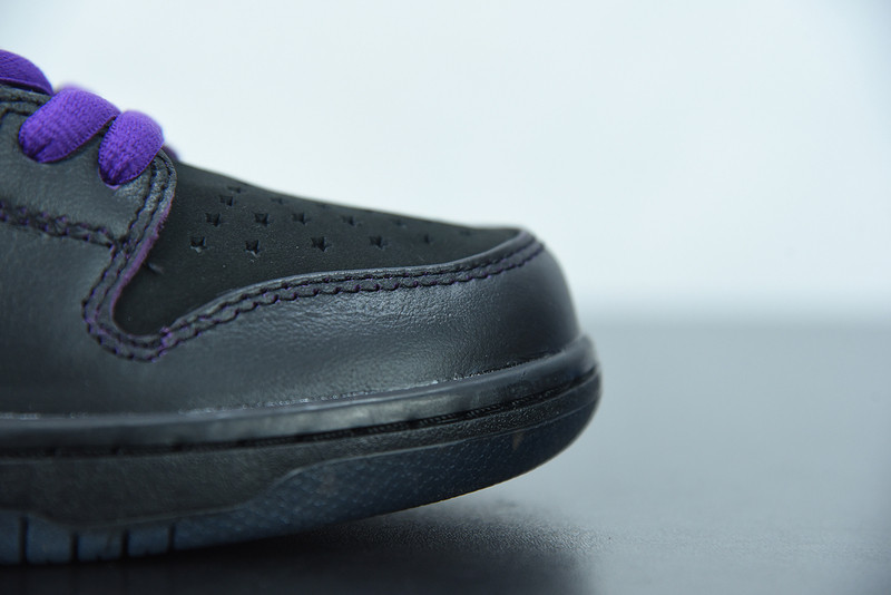FAMILIA X NIKE SB DUNK LOW FIRST AVENUE DJ1159-001