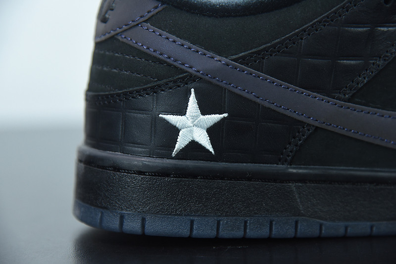 FAMILIA X NIKE SB DUNK LOW FIRST AVENUE DJ1159-001
