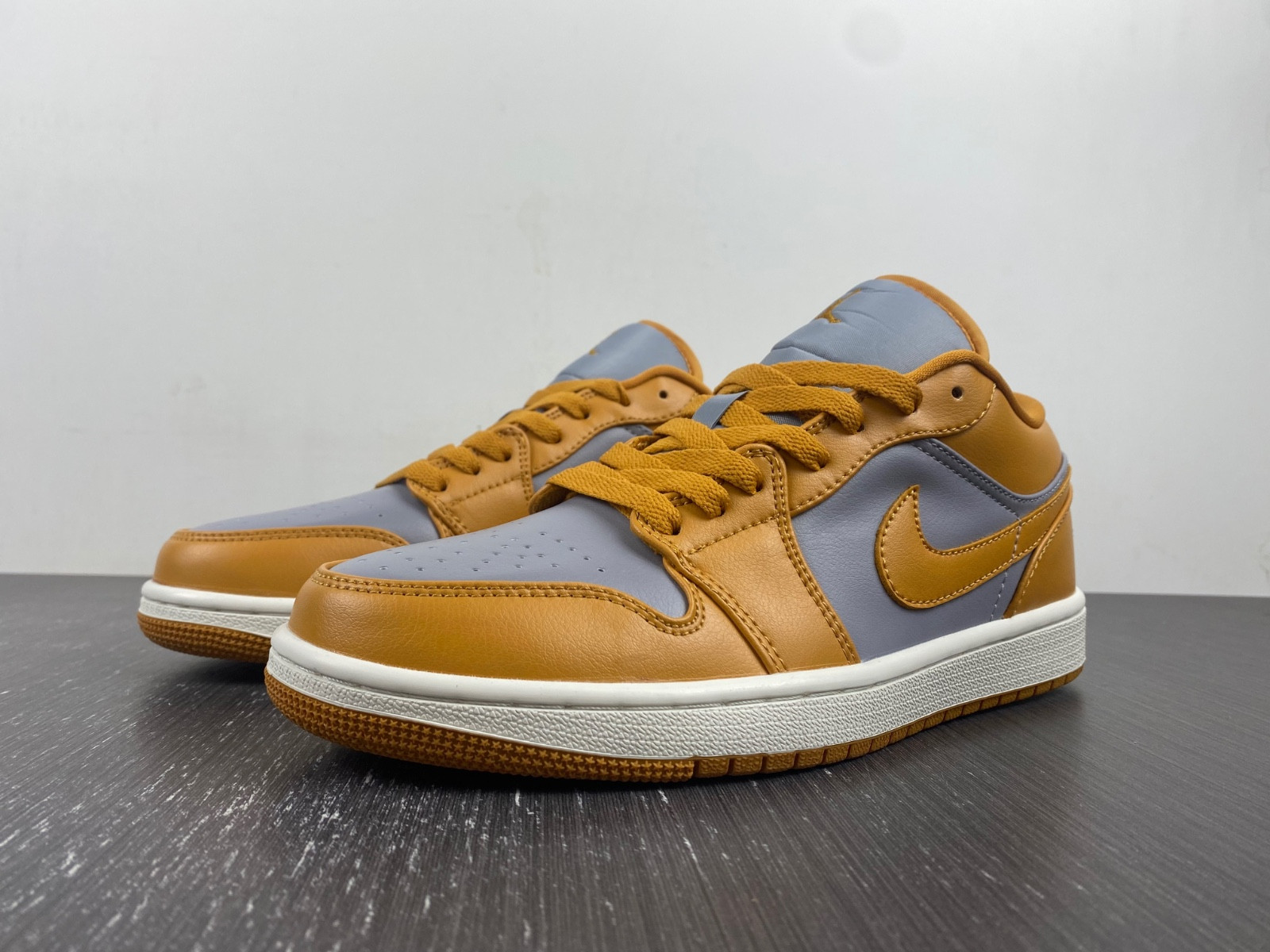 Air Jordan 1 Low Curry Grey DC0774-020