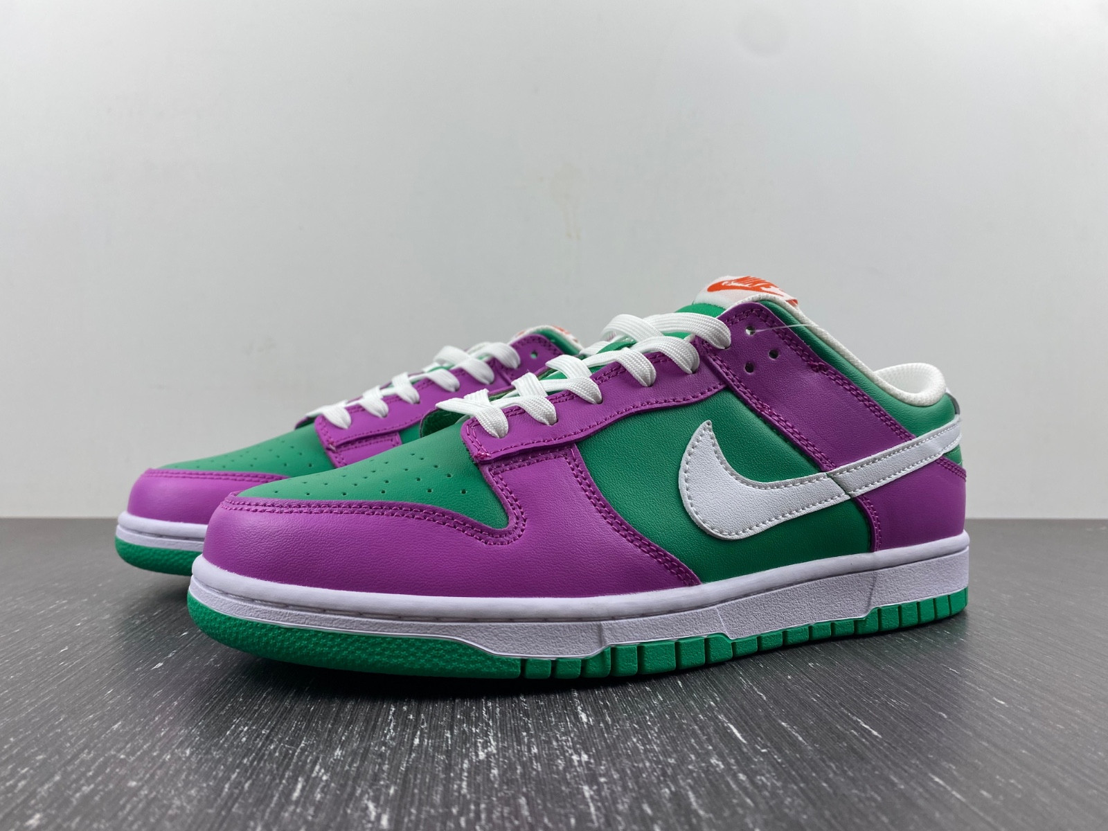 Nike WMNS DUNK LOW