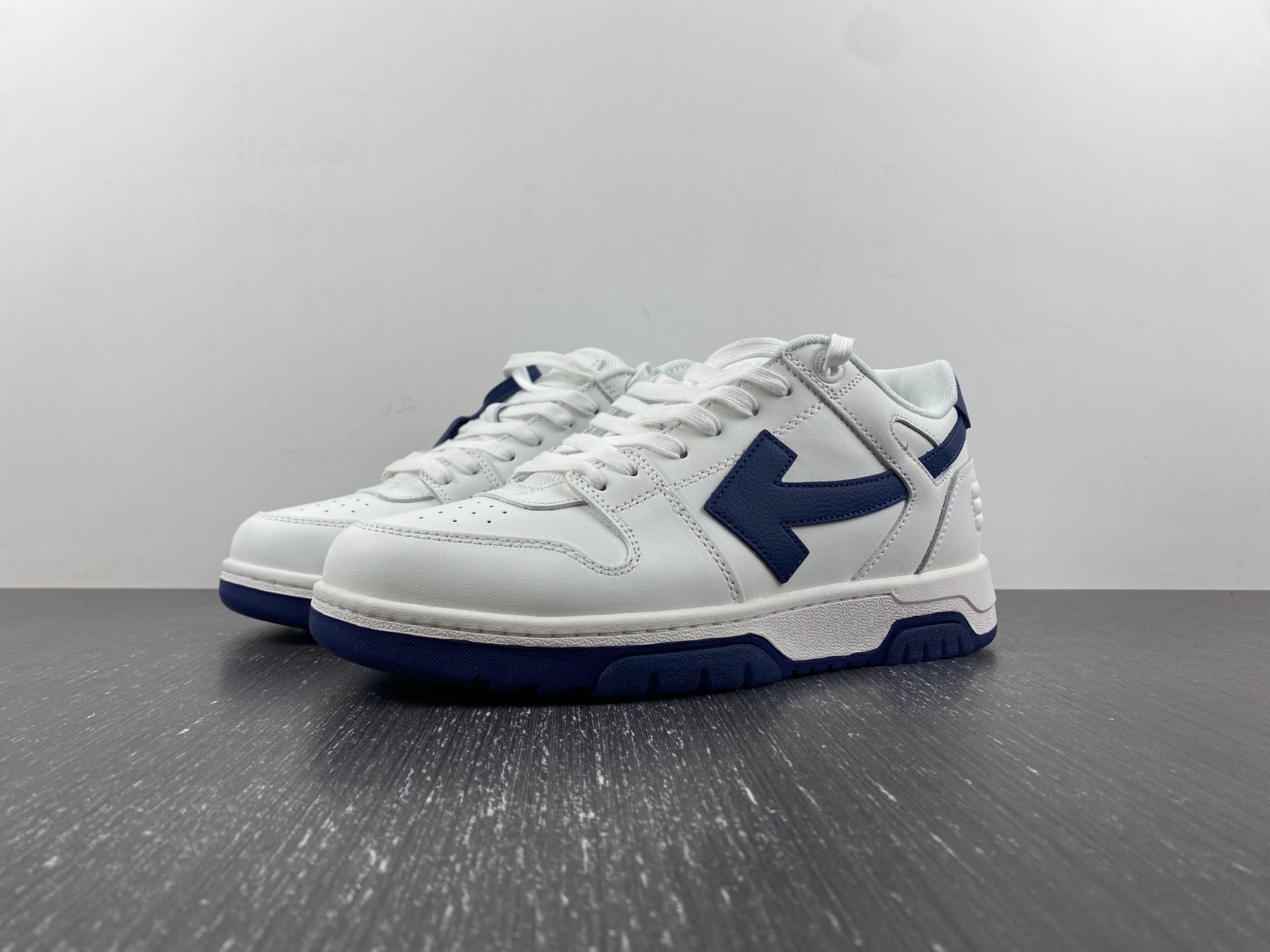 OF™ C/O VIRGIL ABLOH OUT OF OFFICE LOW-TOP LEATHER SNEAKERS ‘OOO“