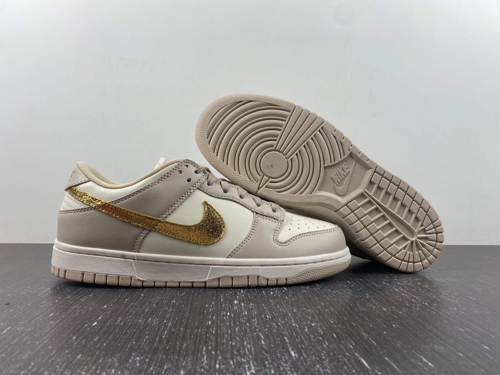 Nike WMNS DUNK LOW
