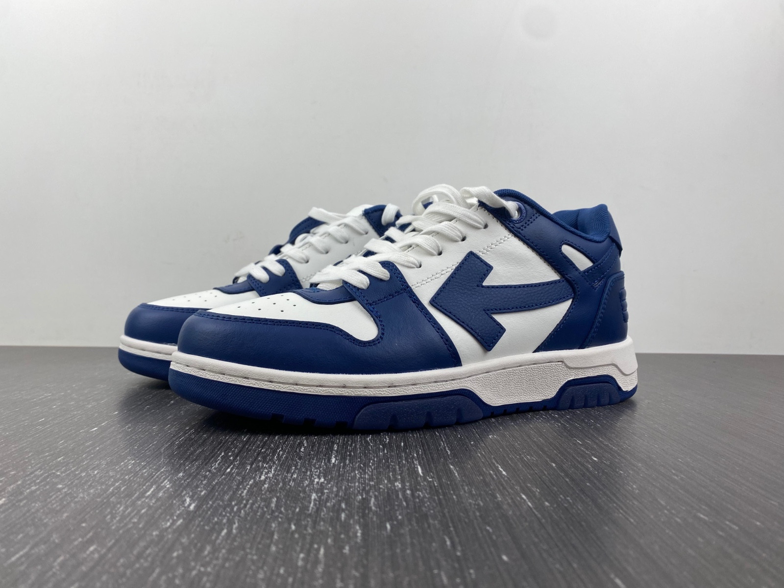 OF™ C/O VIRGIL ABLOH OUT OF OFFICE LOW-TOP LEATHER SNEAKERS ‘OOO“