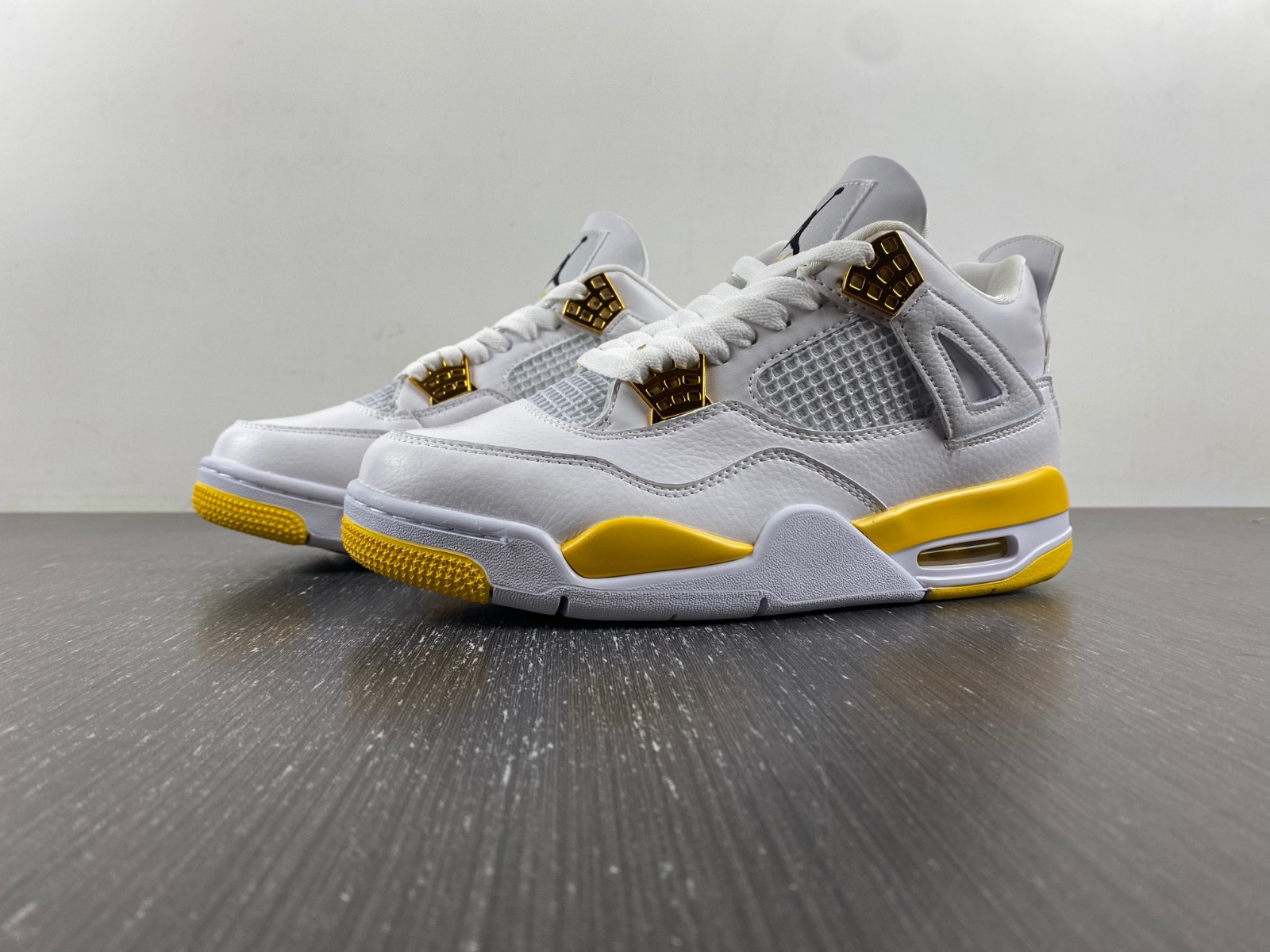 Air Jordan 4 Womens "Vivid Sulfur" AQ9129-101