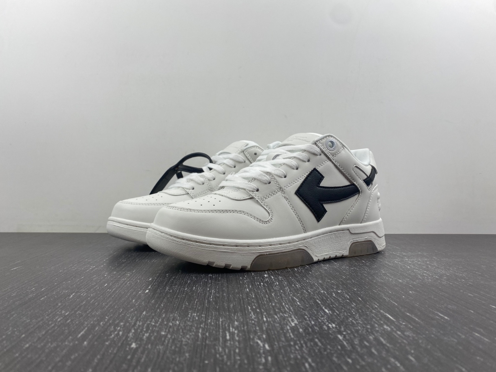 OF™ C/O VIRGIL ABLOH OUT OF OFFICE LOW-TOP LEATHER SNEAKERS ‘OOO“
