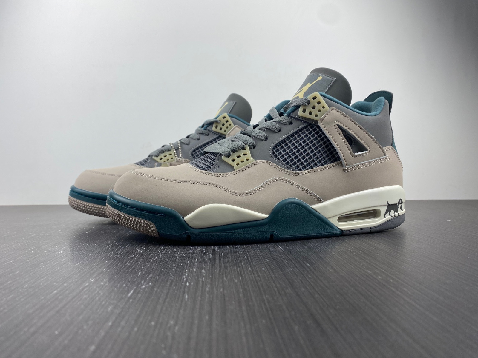 Air Jordan 4 Retro