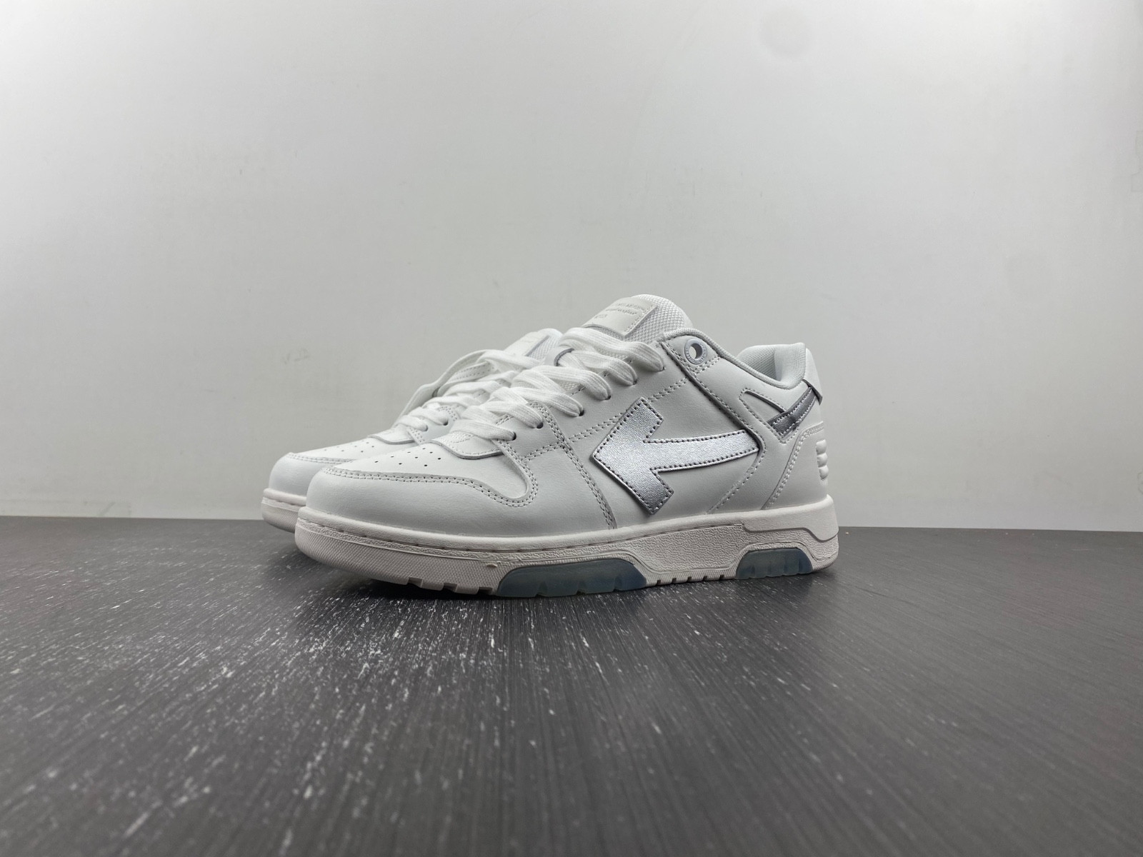 OF™ C/O VIRGIL ABLOH OUT OF OFFICE LOW-TOP LEATHER SNEAKERS ‘OOO“