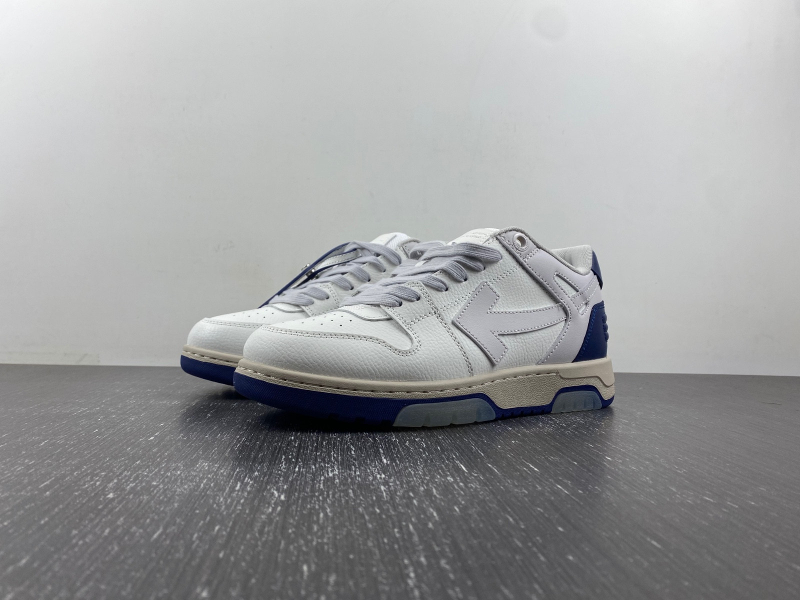 OF™ C/O VIRGIL ABLOH OUT OF OFFICE LOW-TOP LEATHER SNEAKERS ‘OOO“