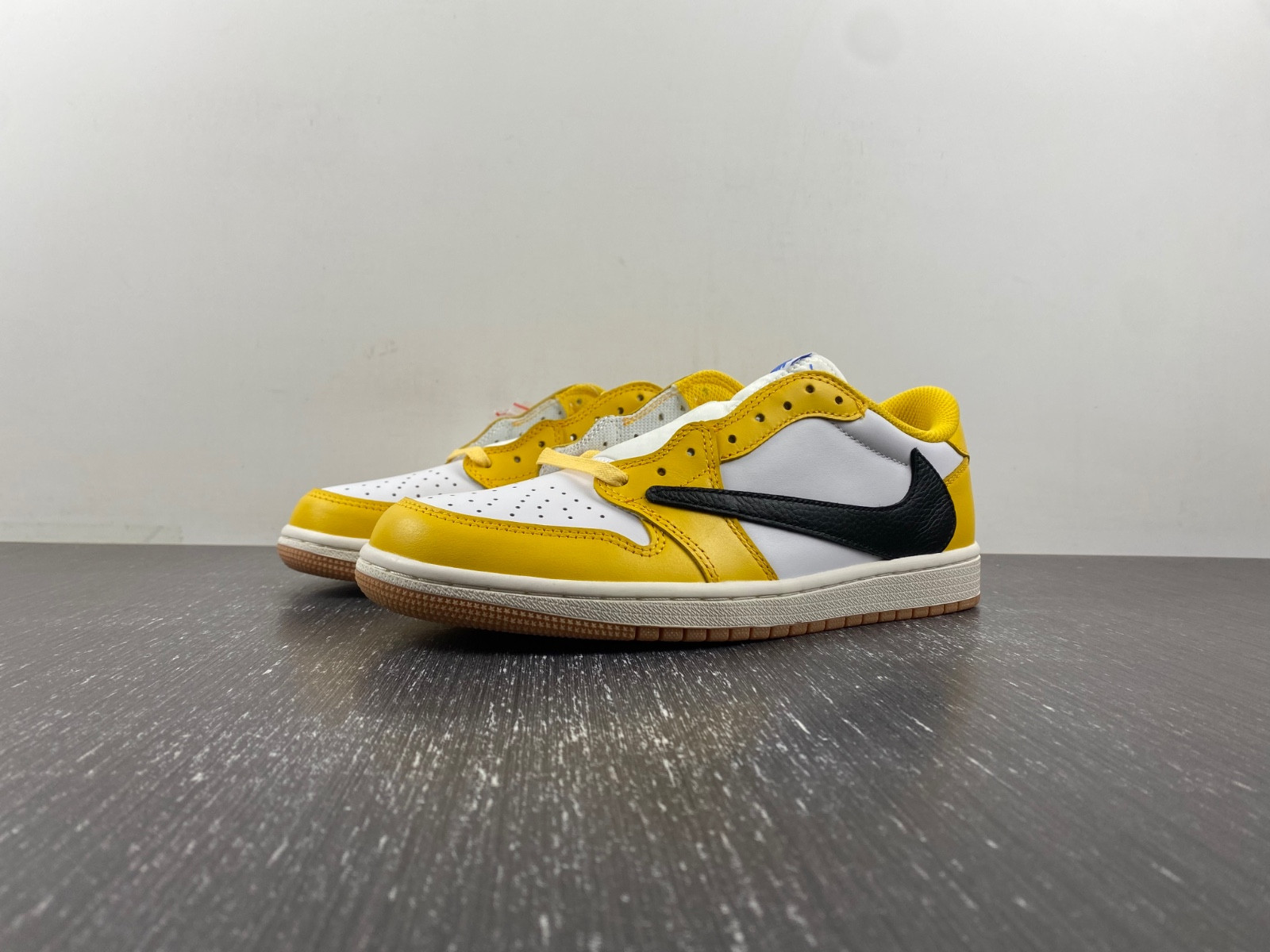 TRAVIS SCOTT X AIR JORDAN 1 LOW OG