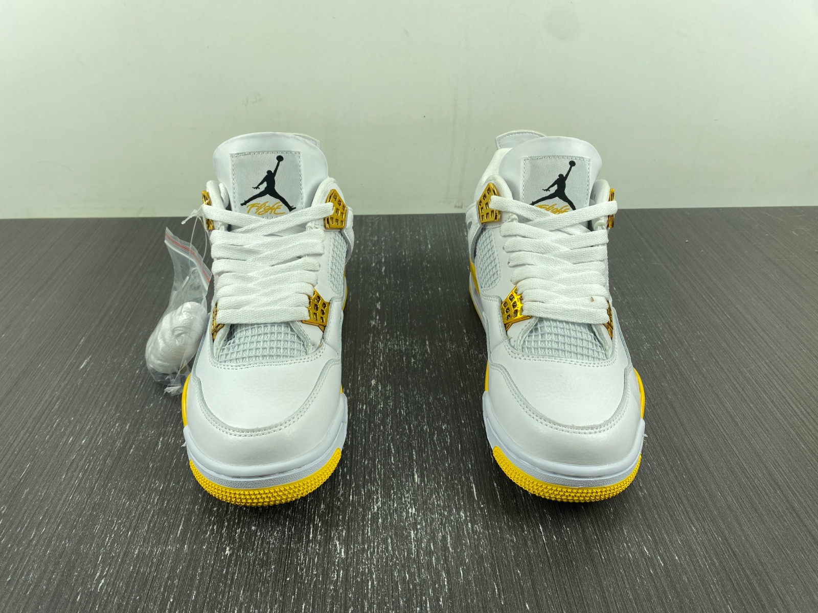 Air Jordan 4 Womens "Vivid Sulfur" AQ9129-101
