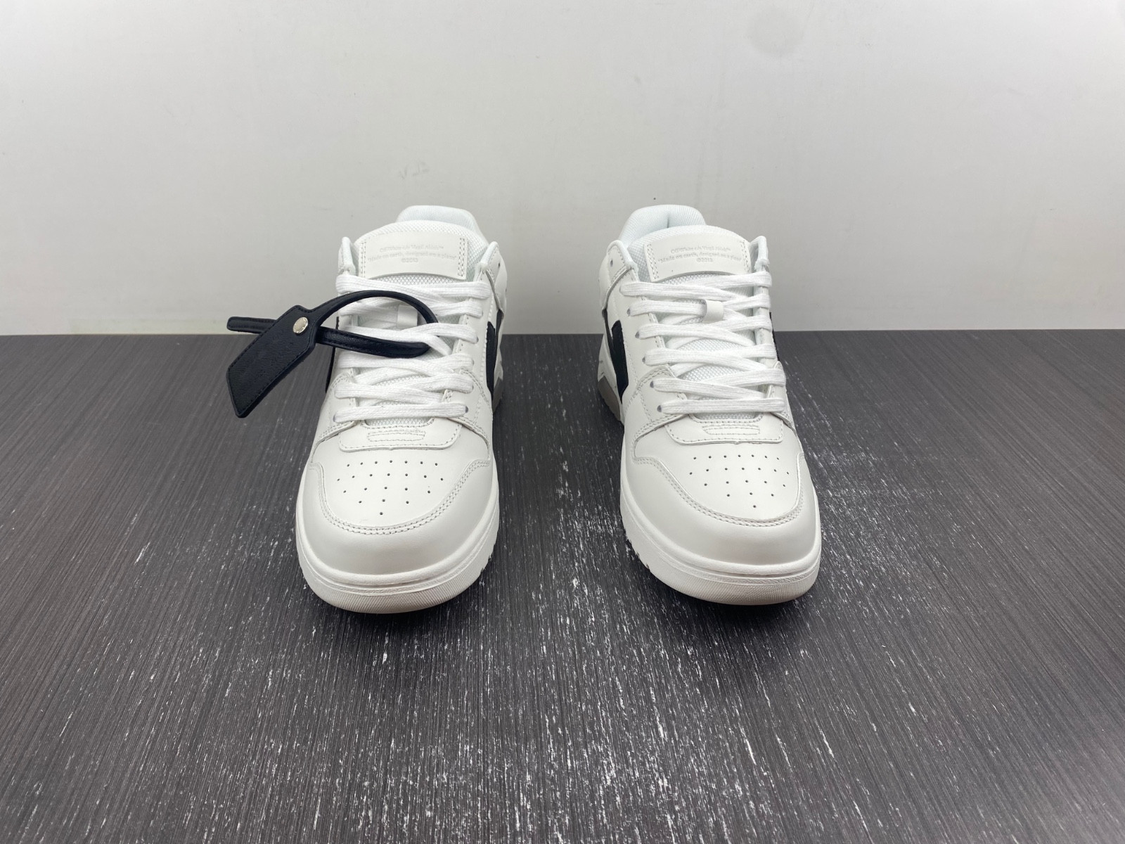 OF™ C/O VIRGIL ABLOH OUT OF OFFICE LOW-TOP LEATHER SNEAKERS ‘OOO“
