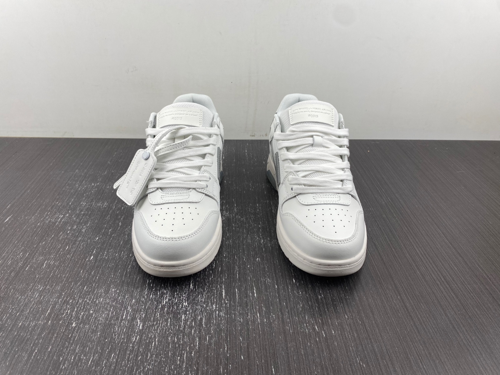 OF™ C/O VIRGIL ABLOH OUT OF OFFICE LOW-TOP LEATHER SNEAKERS ‘OOO“