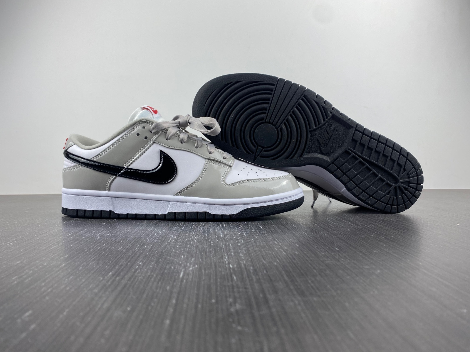 NIKE WMNS DUNK LOW