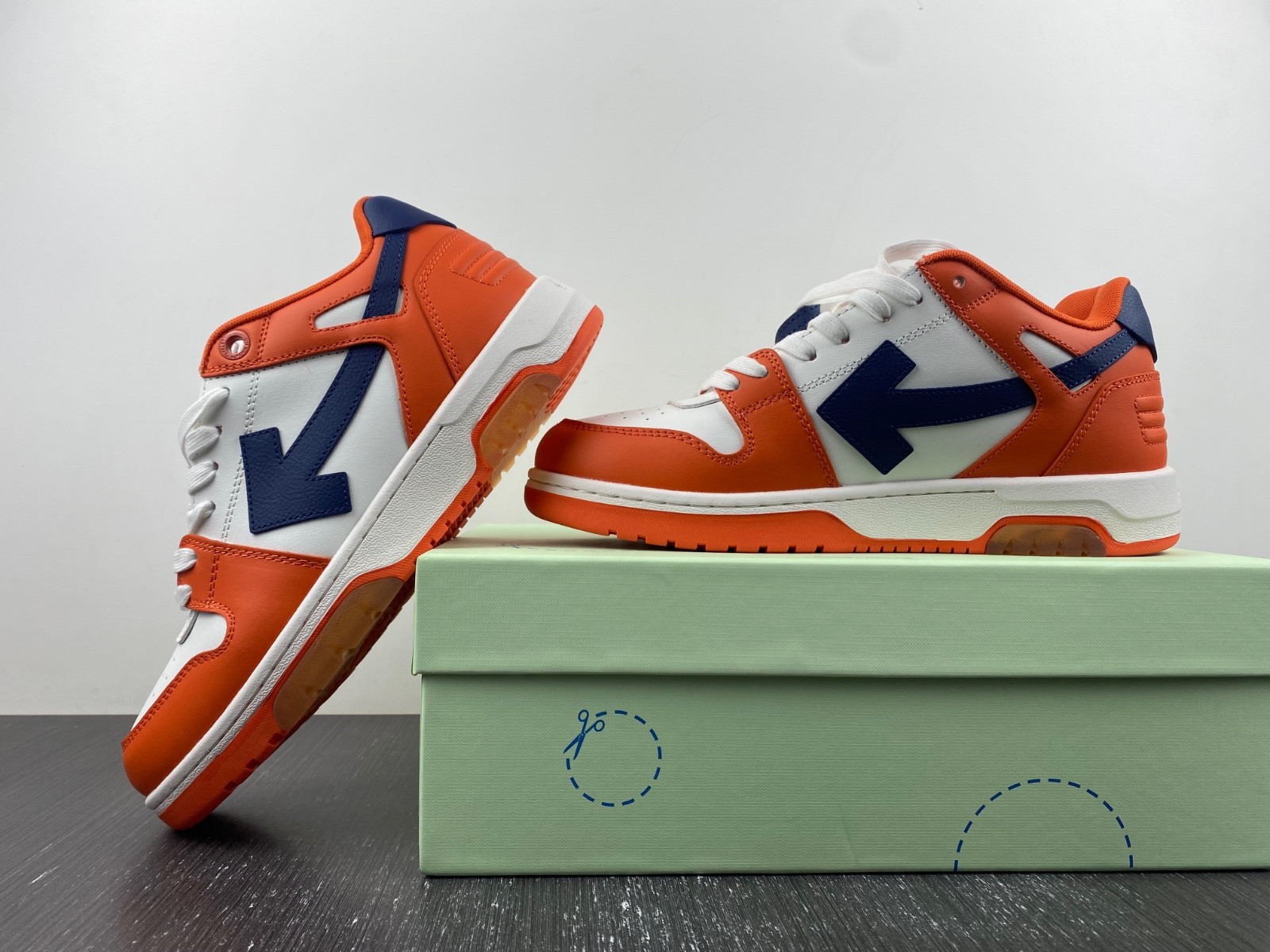 OF™ C/O VIRGIL ABLOH OUT OF OFFICE LOW-TOP LEATHER SNEAKERS ‘OOO“