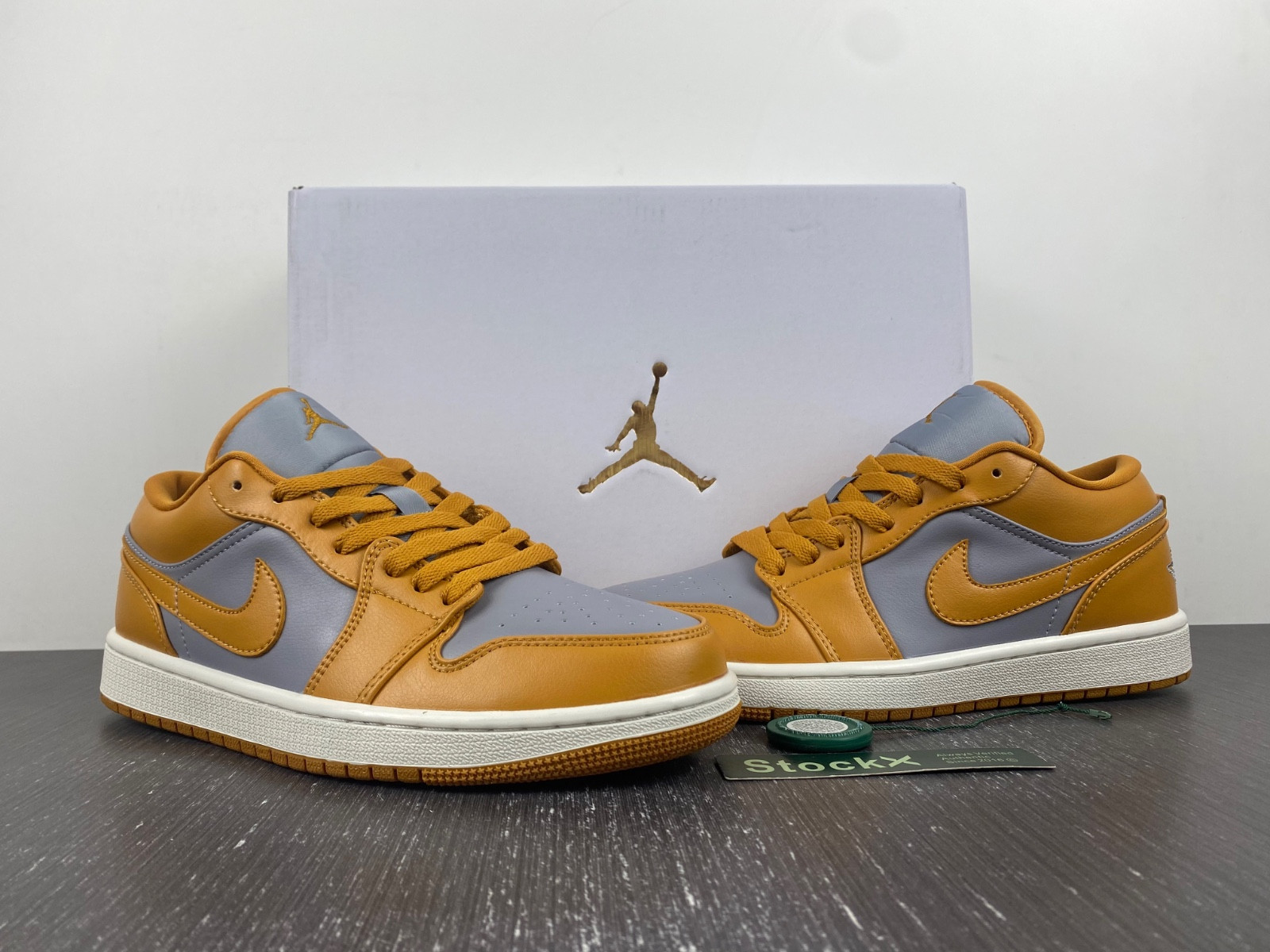 Air Jordan 1 Low Curry Grey DC0774-020