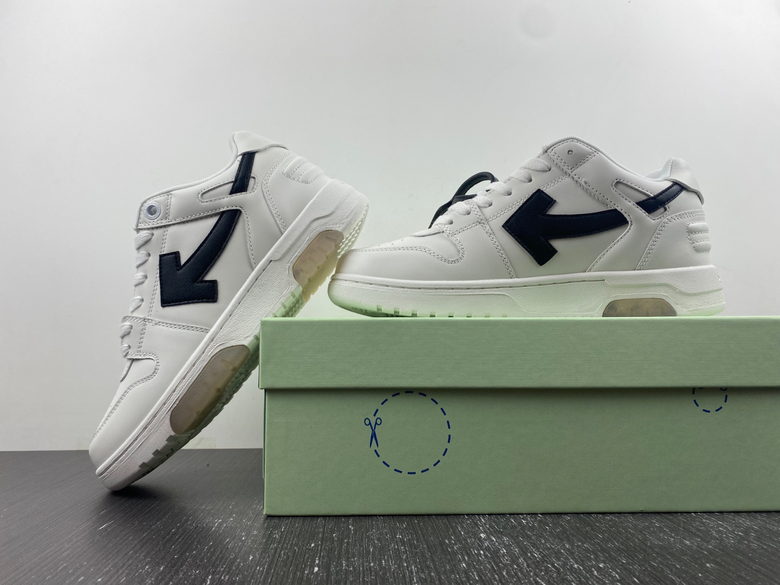 OF™ C/O VIRGIL ABLOH OUT OF OFFICE LOW-TOP LEATHER SNEAKERS ‘OOO“