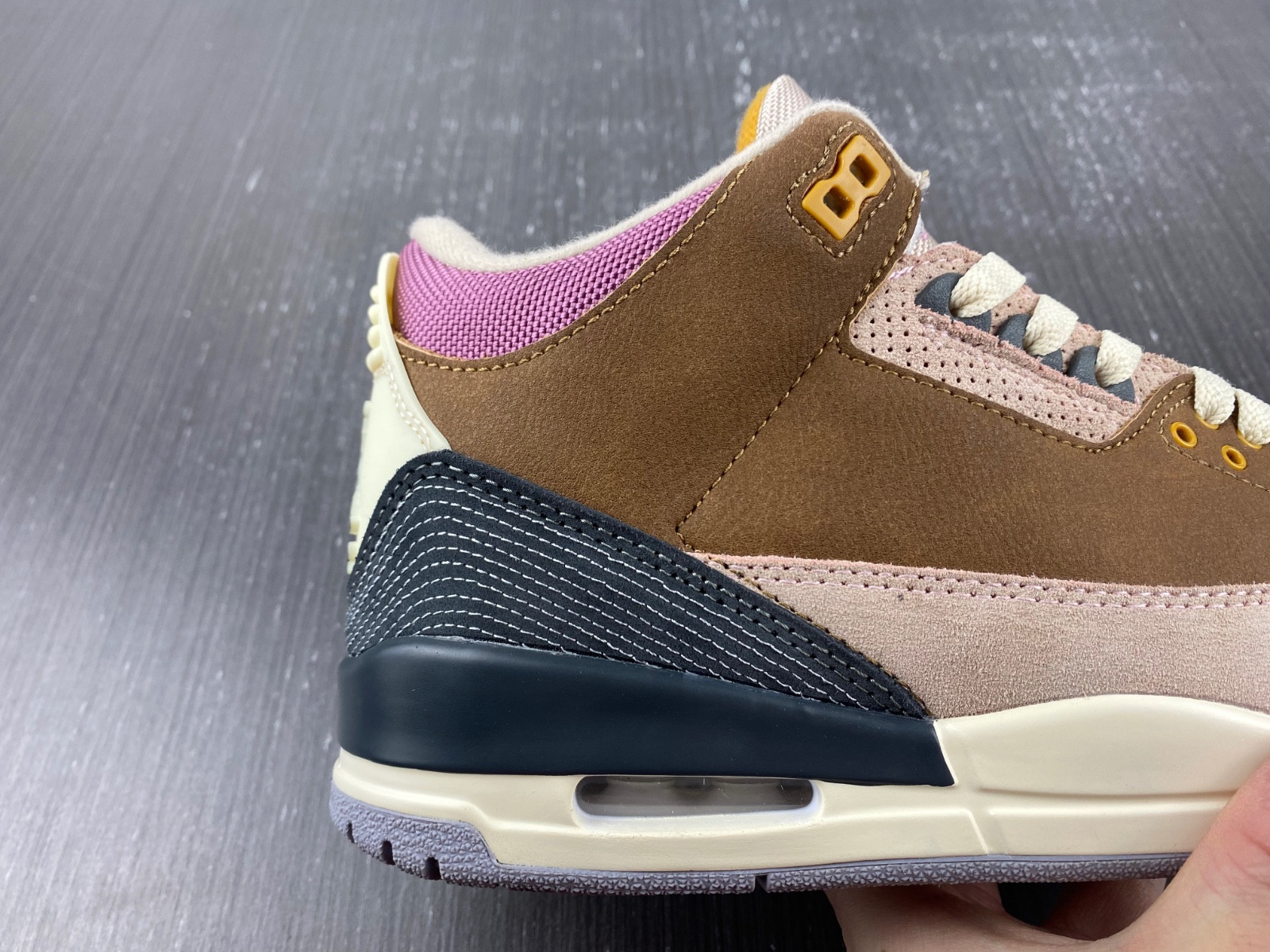 AIR JORDAN 3 WINTERIZED “ARCHAEO BROWN” DR8869-200