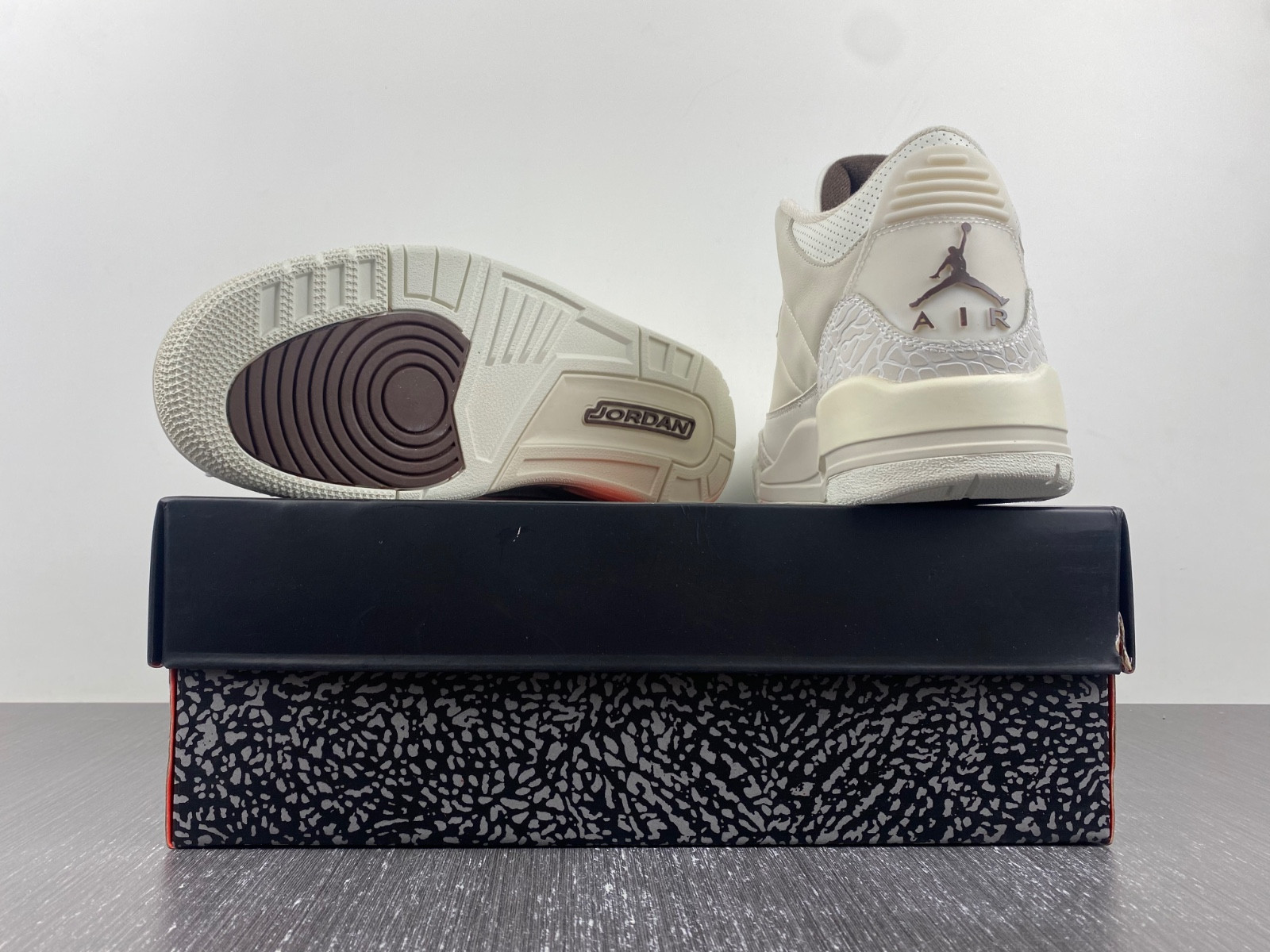 AIR Jordan 3 Retro 136064-668