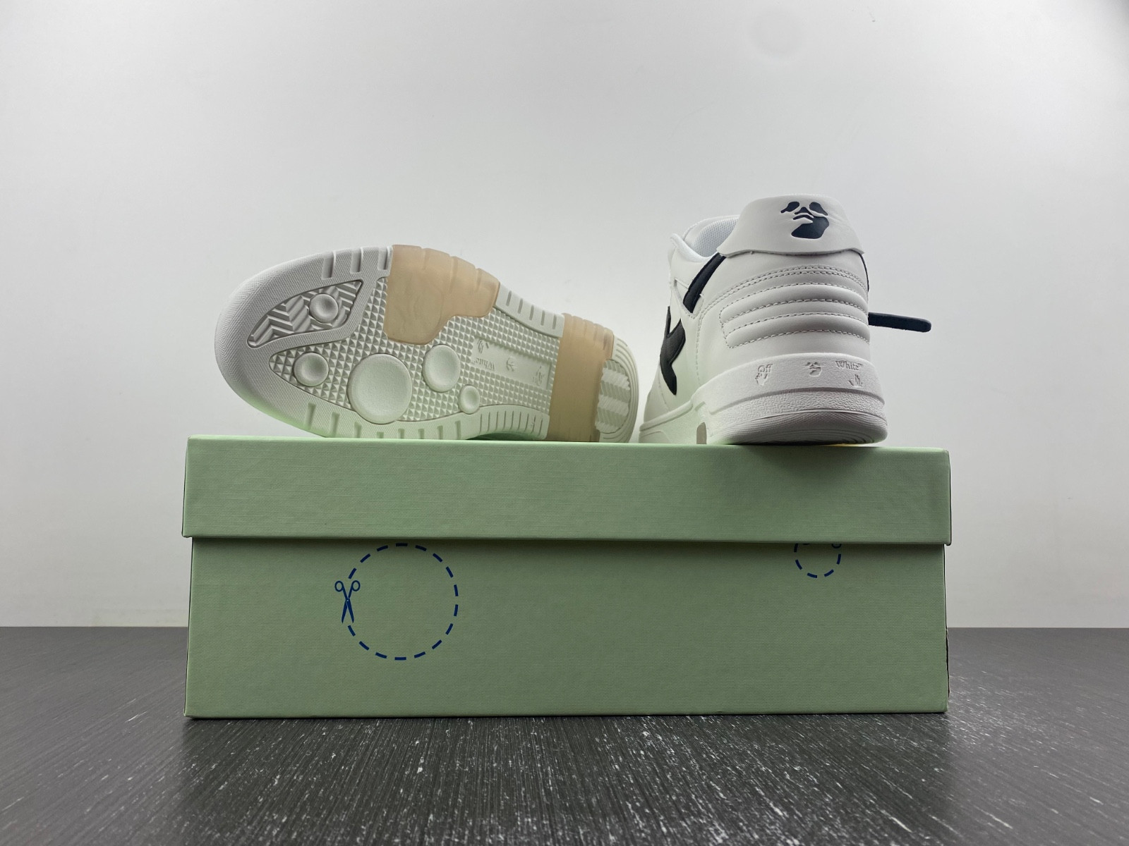 OF™ C/O VIRGIL ABLOH OUT OF OFFICE LOW-TOP LEATHER SNEAKERS ‘OOO“