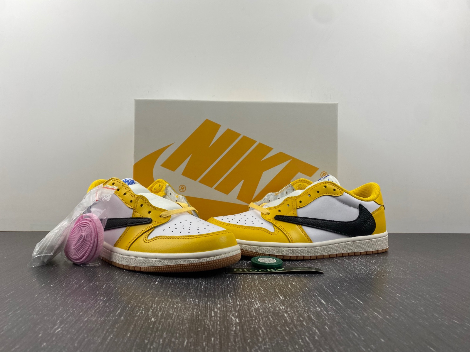 TRAVIS SCOTT X AIR JORDAN 1 LOW OG