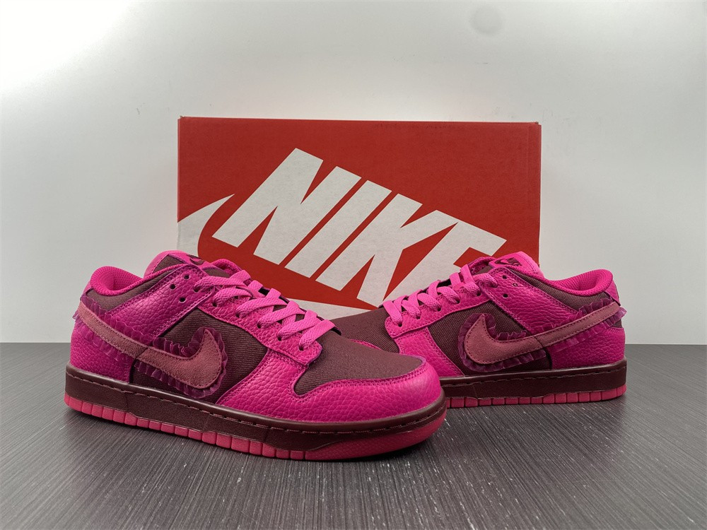 NIKE WMNS DUNK LOW