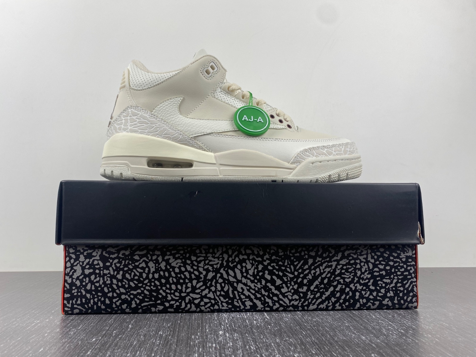 AIR Jordan 3 Retro 136064-668