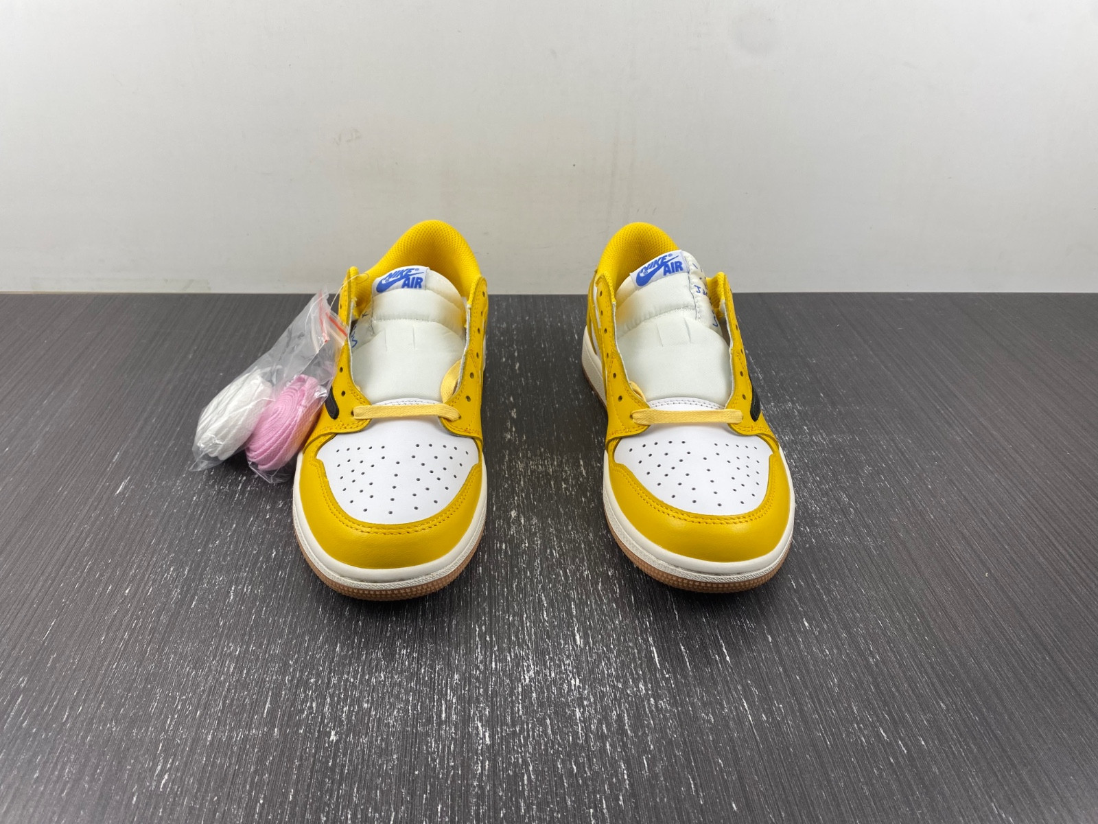 TRAVIS SCOTT X AIR JORDAN 1 LOW OG