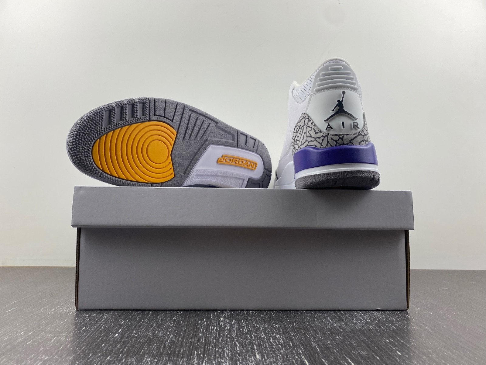 Air Jordan 3 Retro Kobe Bryant PE 869802-907