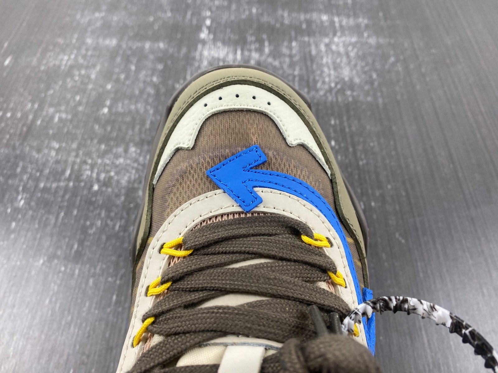 OF C/O ODSY-1000 SNEAKER