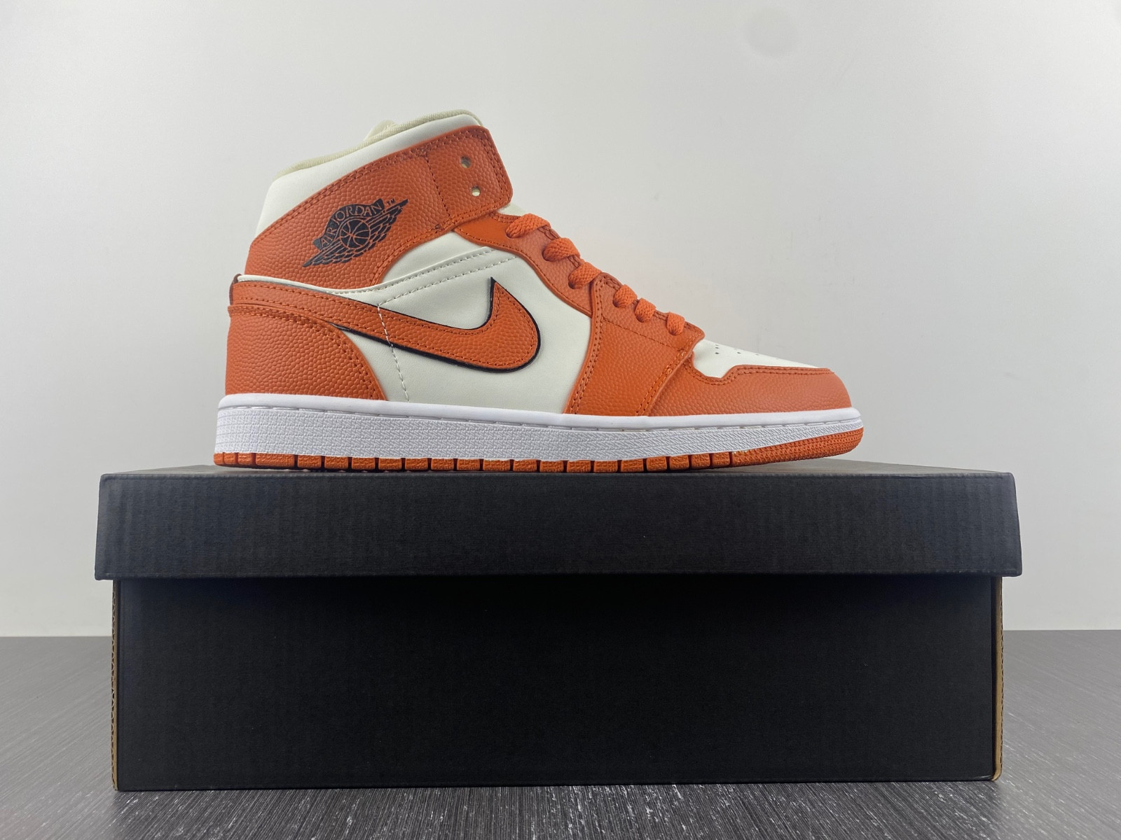 Air Jordan 1 Mid SE “Sport Spice” DV1302-100
