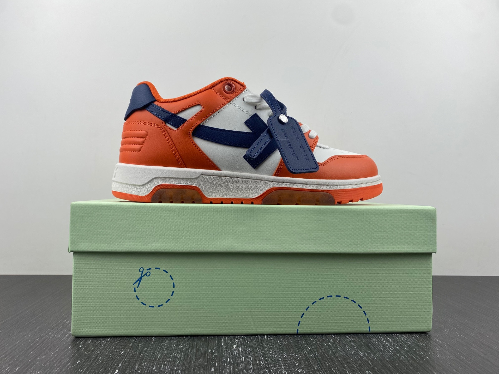OF™ C/O VIRGIL ABLOH OUT OF OFFICE LOW-TOP LEATHER SNEAKERS ‘OOO“