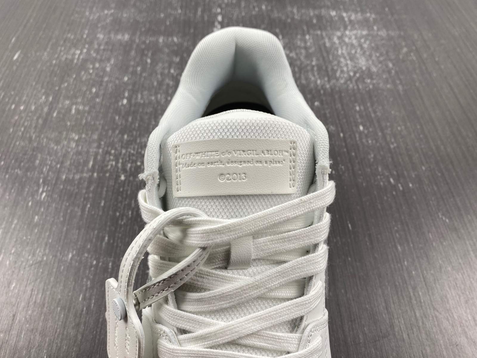 OF™ C/O VIRGIL ABLOH OUT OF OFFICE LOW-TOP LEATHER SNEAKERS ‘OOO“