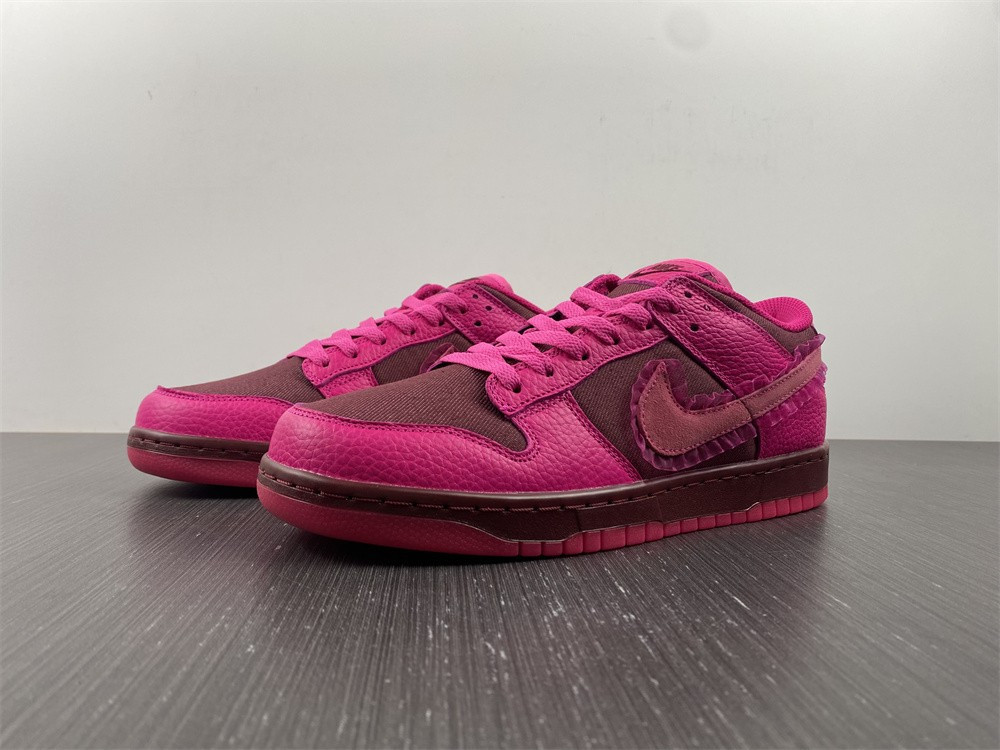 NIKE WMNS DUNK LOW