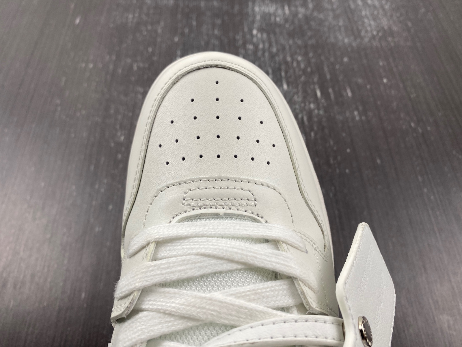 OF™ C/O VIRGIL ABLOH OUT OF OFFICE LOW-TOP LEATHER SNEAKERS ‘OOO“