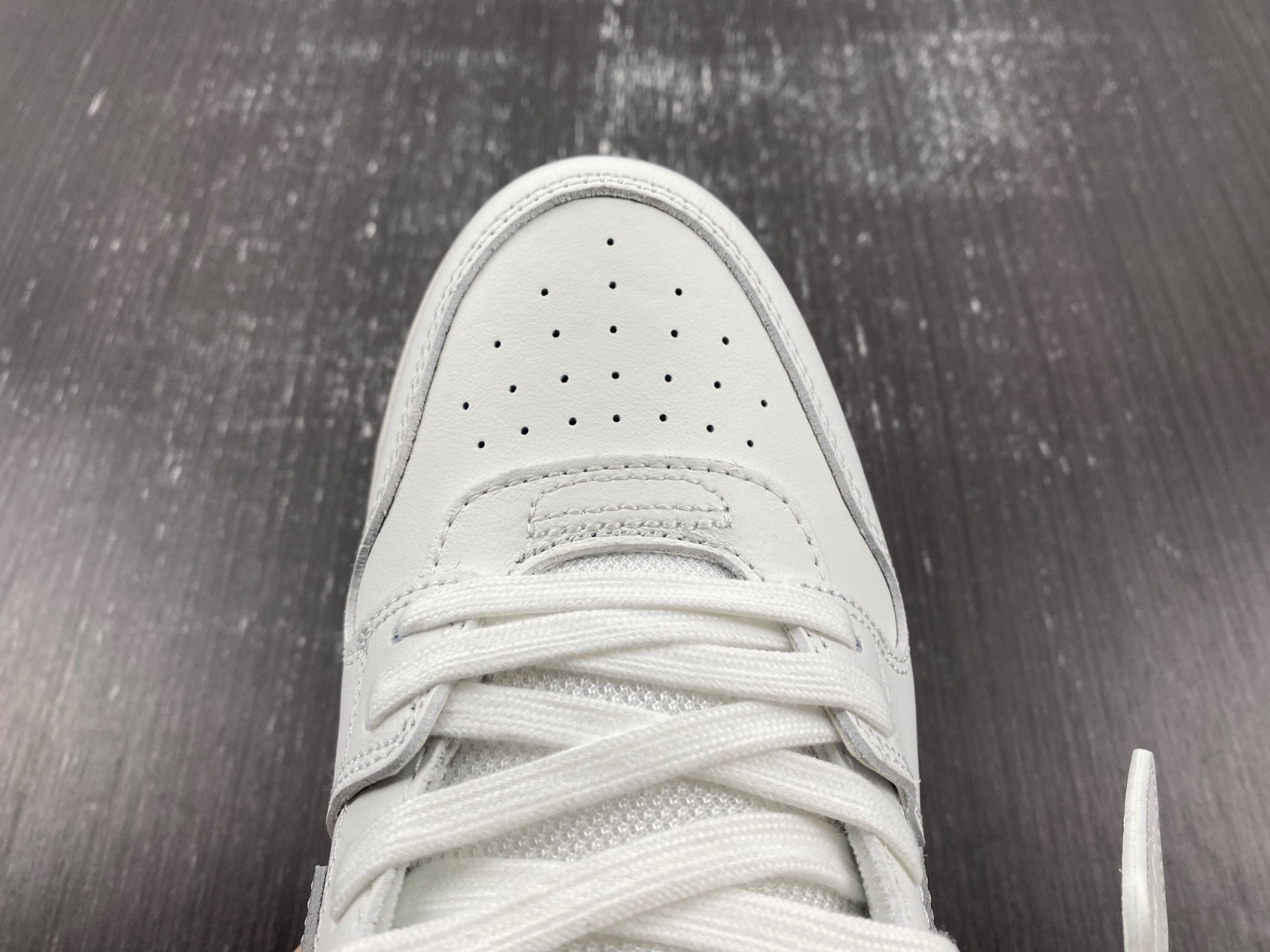 OF™ C/O VIRGIL ABLOH OUT OF OFFICE LOW-TOP LEATHER SNEAKERS ‘OOO“