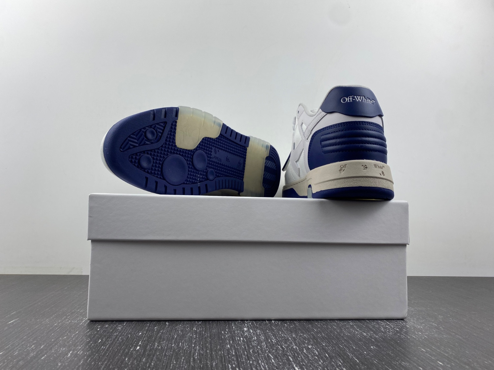 OF™ C/O VIRGIL ABLOH OUT OF OFFICE LOW-TOP LEATHER SNEAKERS ‘OOO“