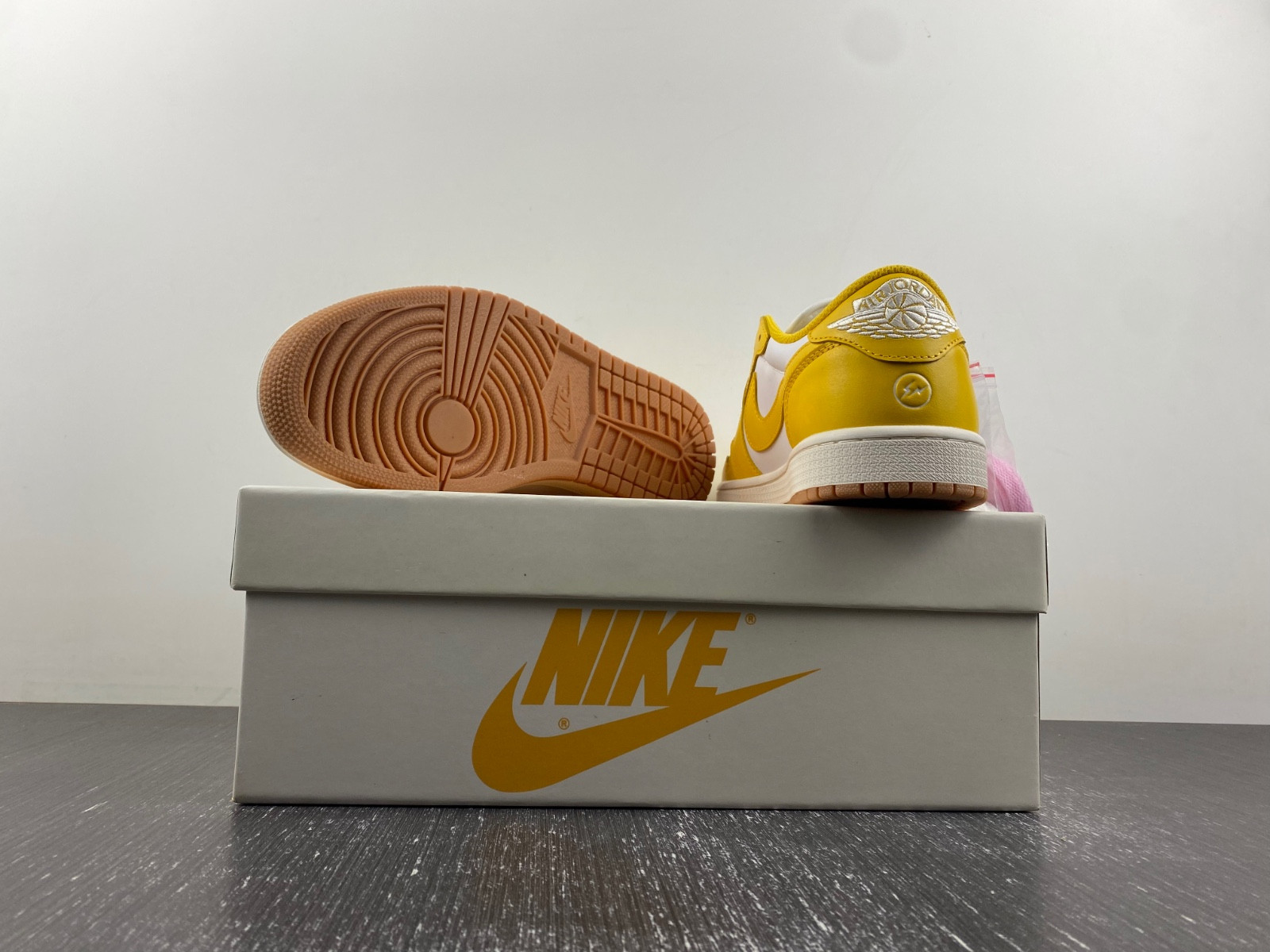 TRAVIS SCOTT X AIR JORDAN 1 LOW OG