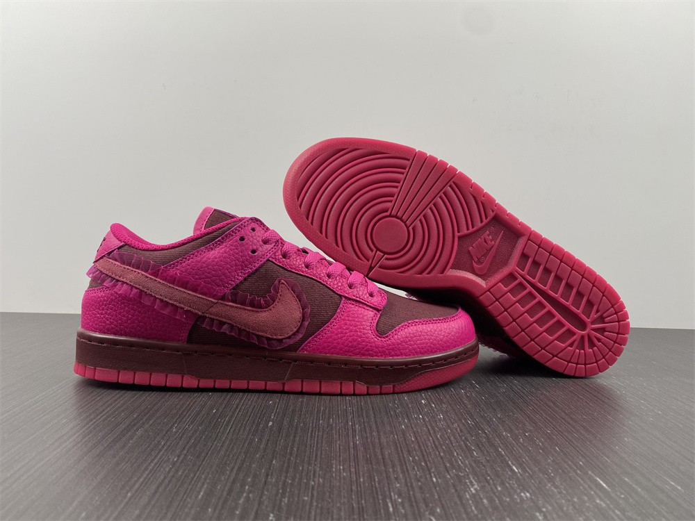 NIKE WMNS DUNK LOW