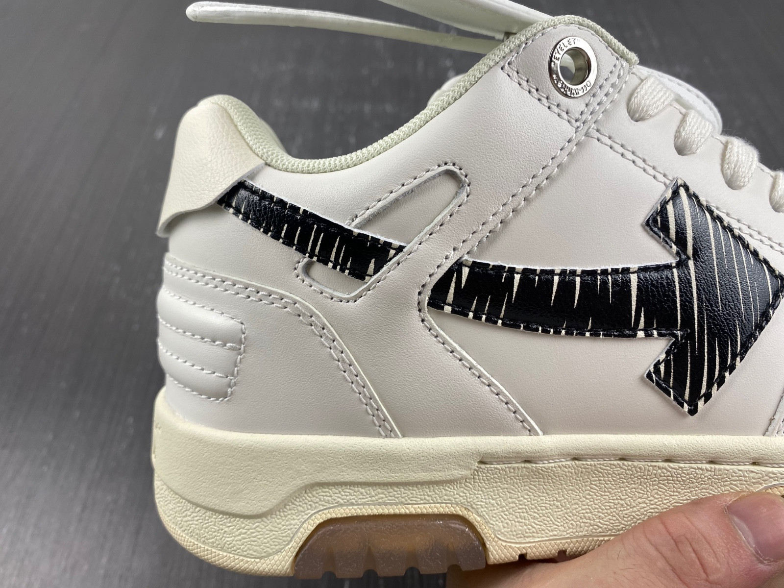 OF™ C/O VIRGIL ABLOH OUT OF OFFICE LOW-TOP LEATHER SNEAKERS ‘OOO“
