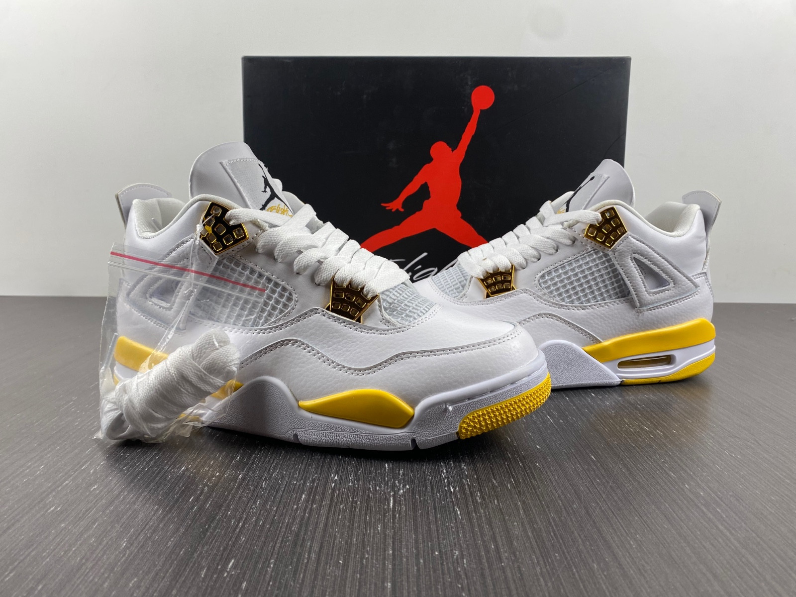 Air Jordan 4 Womens "Vivid Sulfur" AQ9129-101