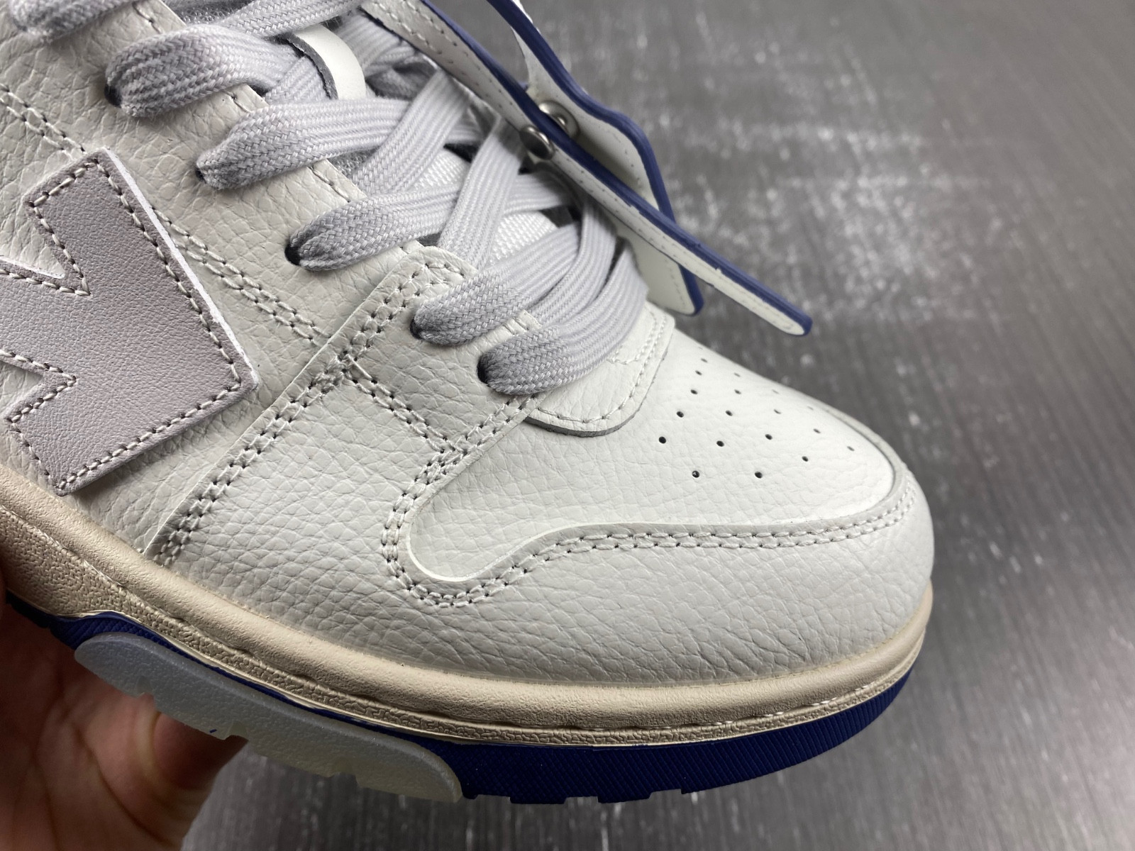 OF™ C/O VIRGIL ABLOH OUT OF OFFICE LOW-TOP LEATHER SNEAKERS ‘OOO“