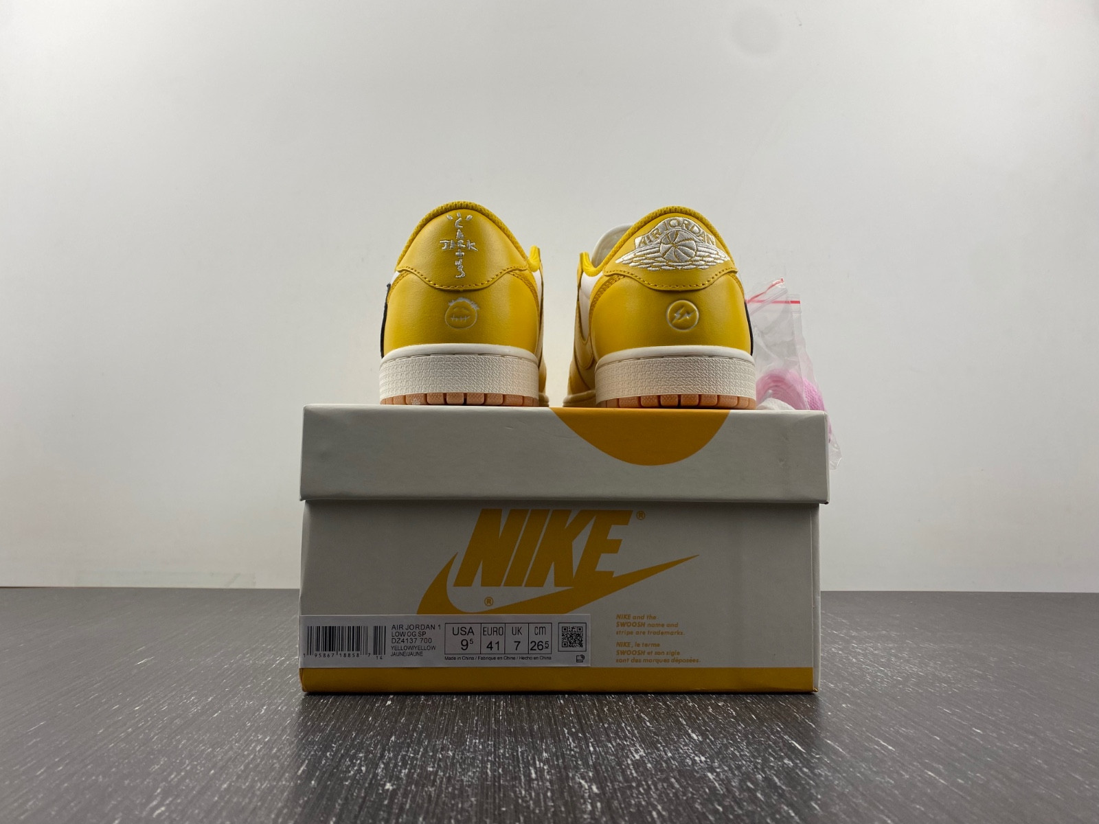 TRAVIS SCOTT X AIR JORDAN 1 LOW OG