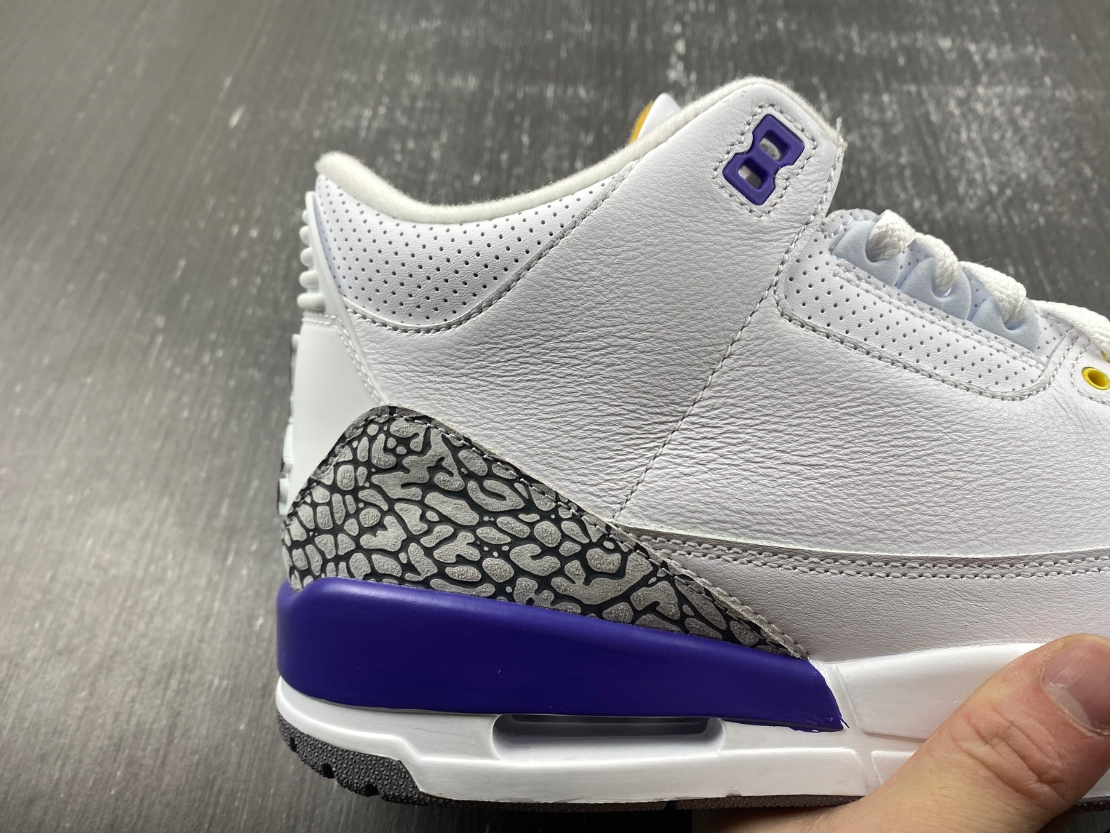 Air Jordan 3 Retro Kobe Bryant PE 869802-907